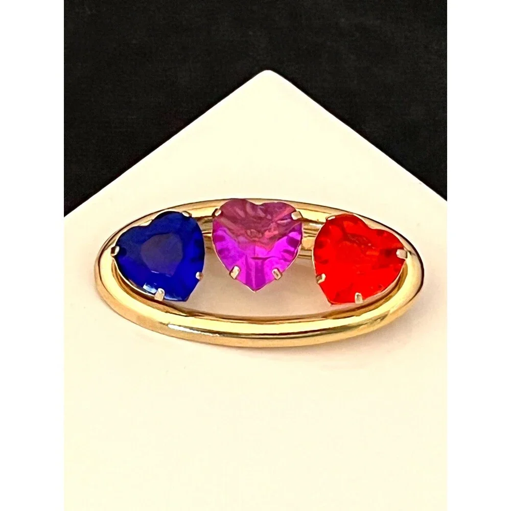 Vintage 1980s Brooch Jewel Tone Acrylic Hearts Gold Tone Oval Love Pin - 1I